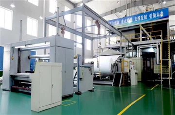 Kertakäyttöisten lääkärilakkien uusin tuotantotila Wuhan Youfu -yrityksessä